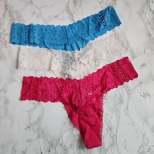 3 VICTORIA'S SECRET  THE LACIE THONG PANTIES LOT OF 3 SEXY ROMANTIC M